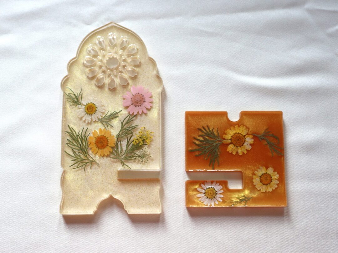 Gold Floral Epoxy Resin Phone Holder - Handmade Smartphone Desk Stand