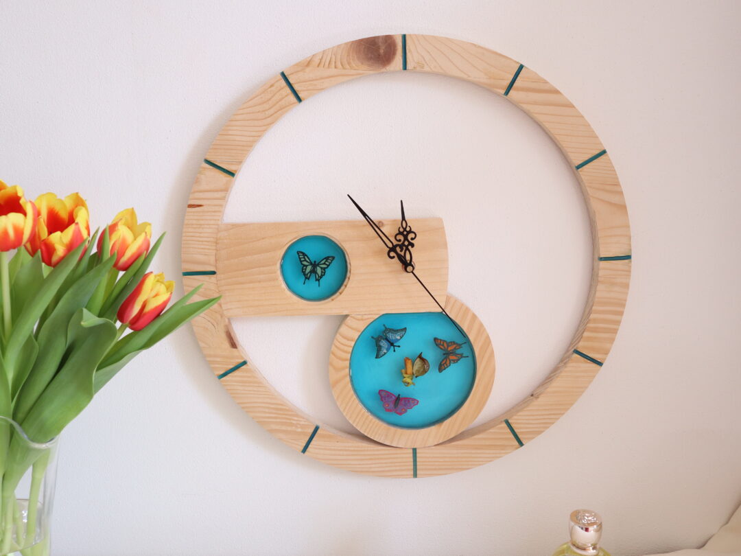 Artistic Epoxy Resin Wall Clock - Handmade Wood Resin Decorative Clock