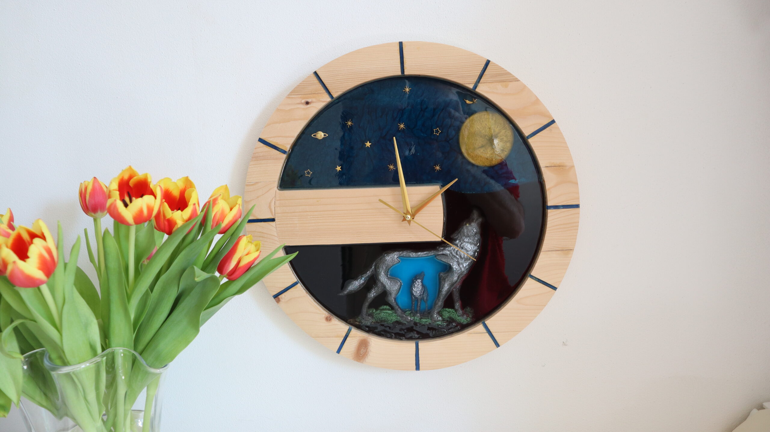 Wolf Epoxy Resin Wall Clock – Handmade Wood Resin Decorative Clock