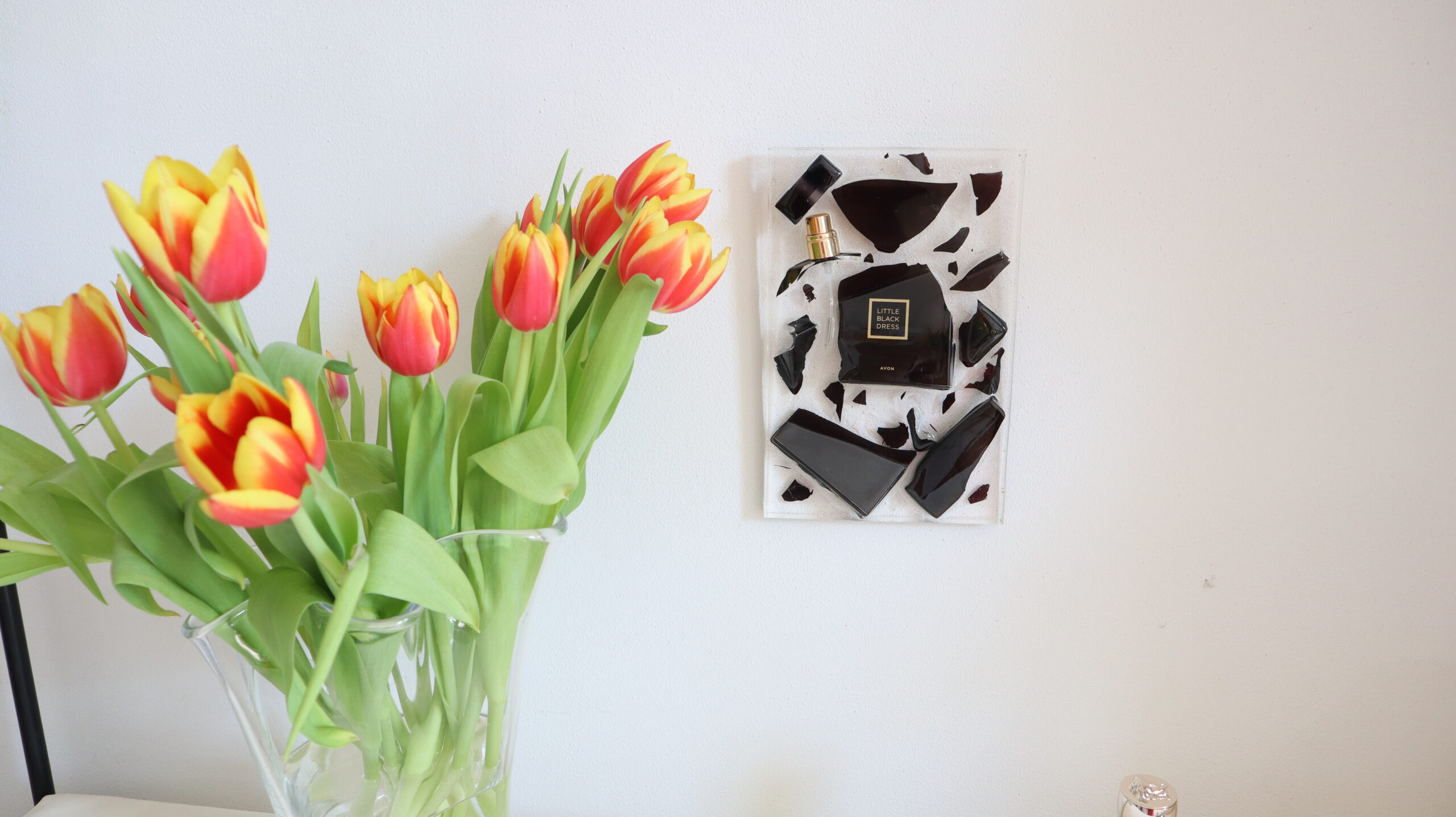 Perfume-Inspired Epoxy Resin Wall Art – Handmade Feminine Abstract Decor