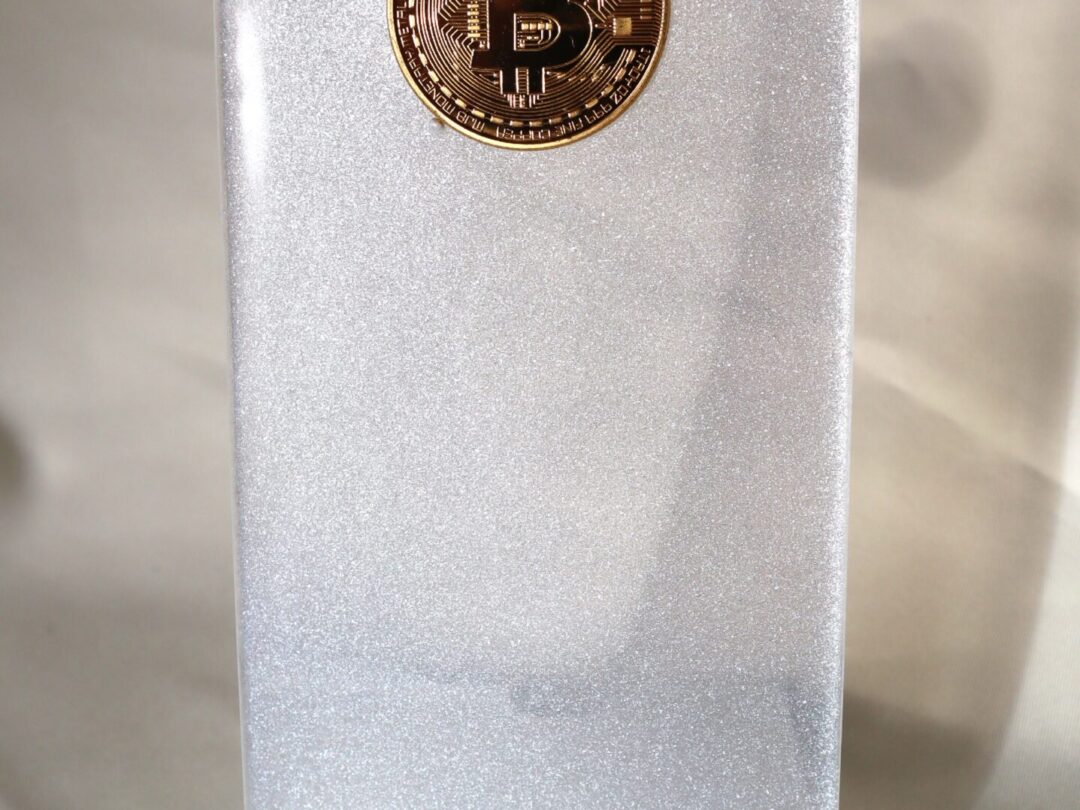 Pearl Bitcoin Epoxy Resin Phone Holder - Handmade Crypto Smartphone Stand