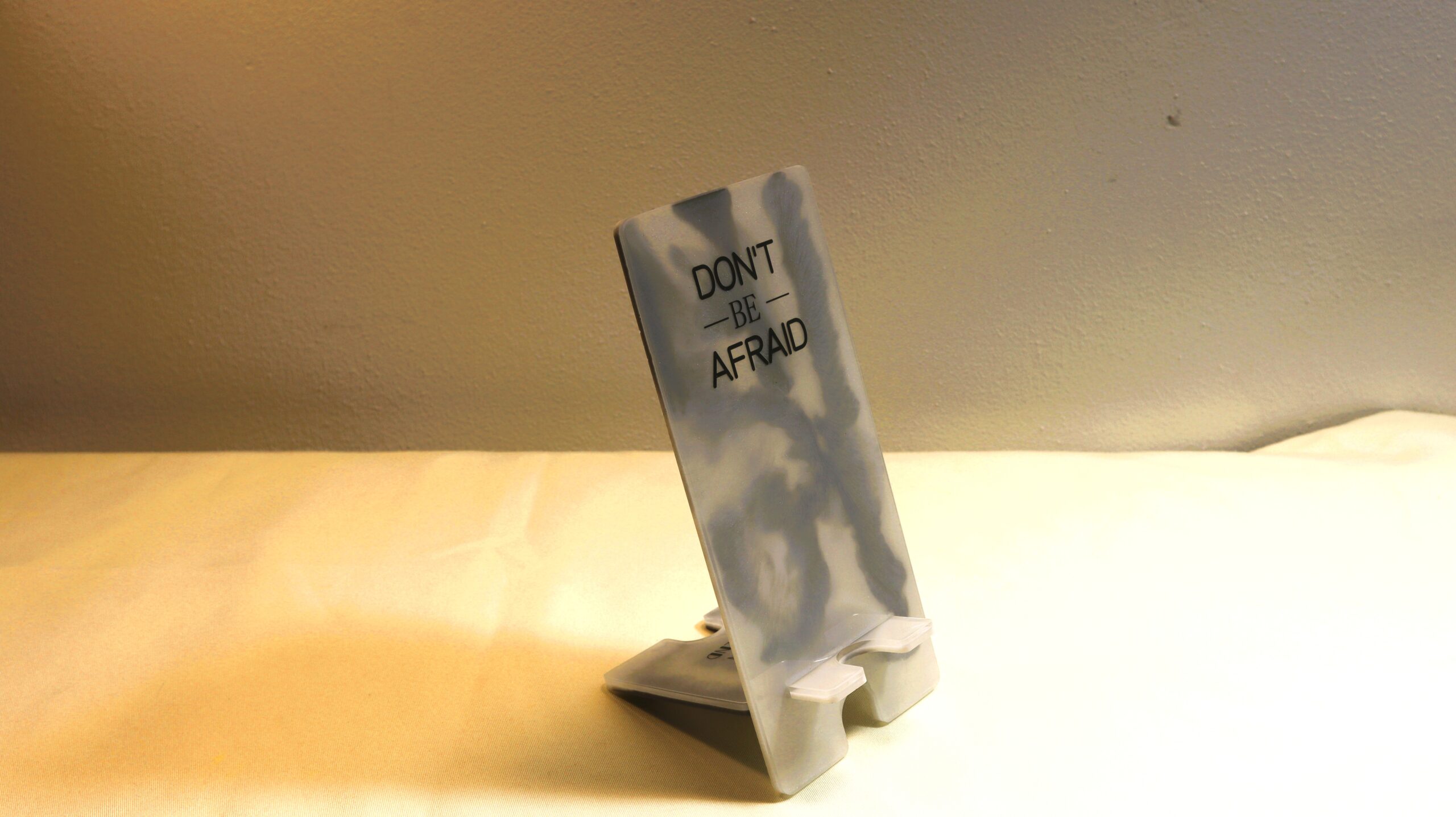 Marble Epoxy Resin Phone Holder – Handmade Minimalist Smartphone Desk Stand