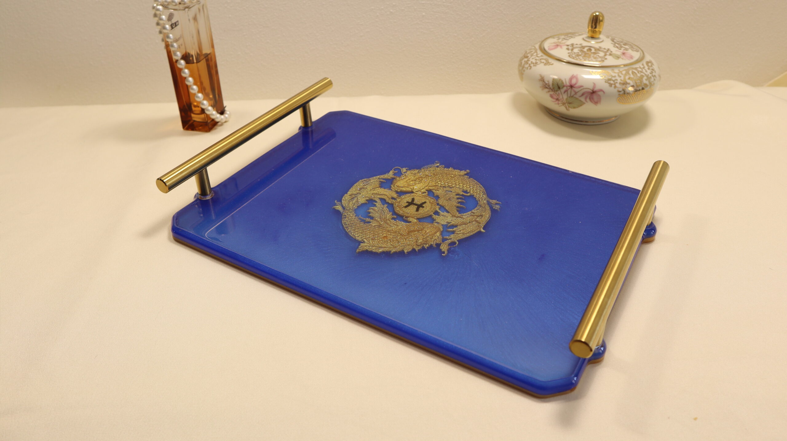 Pisces Epoxy Resin Serving Tray – Handmade Zodiac Decorative Coffee Table Tray