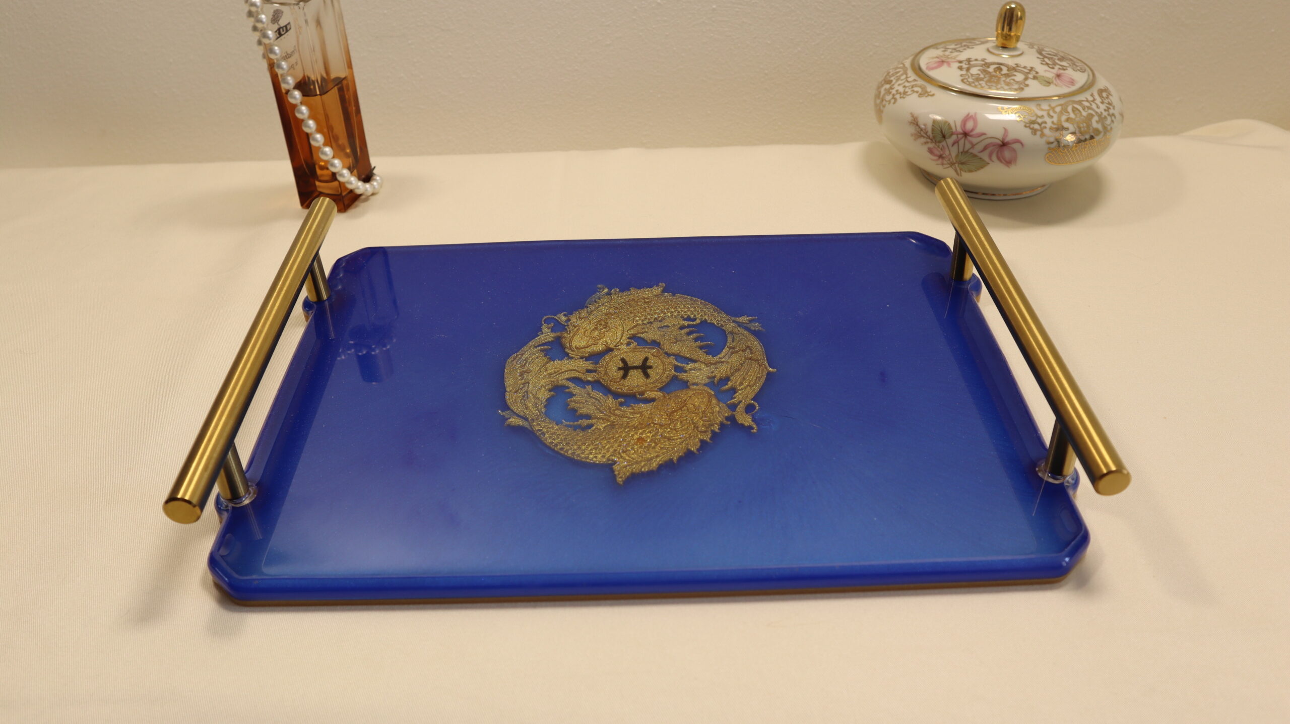 Pisces Epoxy Resin Serving Tray - Handmade Zodiac Decorative Coffee Table Tray - Image 4