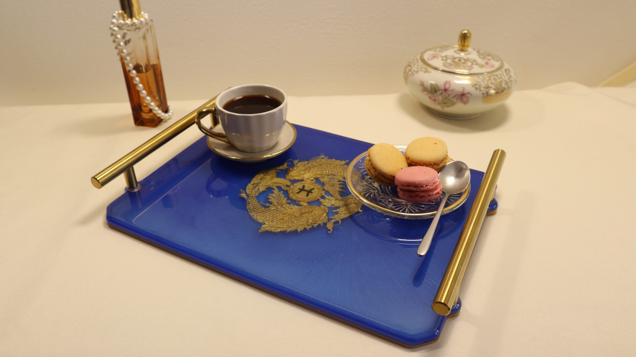 Pisces Epoxy Resin Serving Tray - Handmade Zodiac Decorative Coffee Table Tray - Image 5