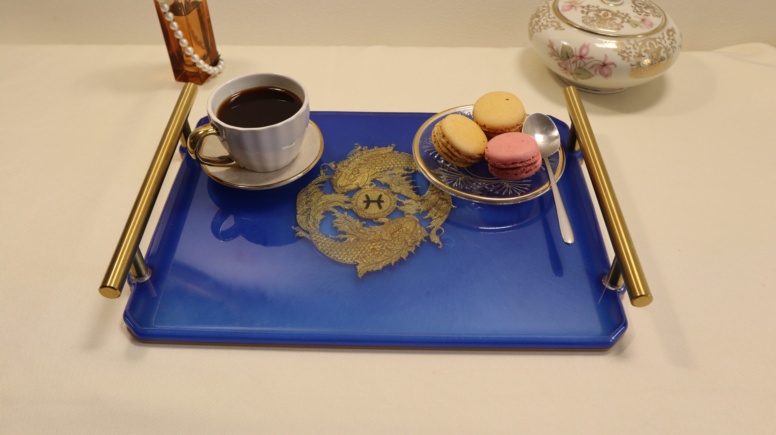 Pisces Epoxy Resin Serving Tray - Handmade Zodiac Decorative Coffee Table Tray - Image 3